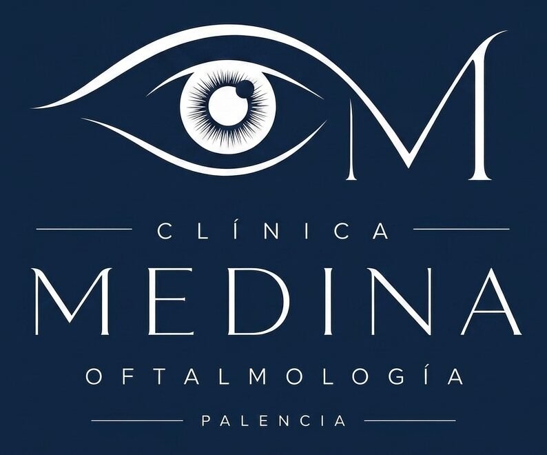 Logotipo de Clínica Medina Oftalmología en Palencia con un icono estilizado de un ojo integrado en la letra M